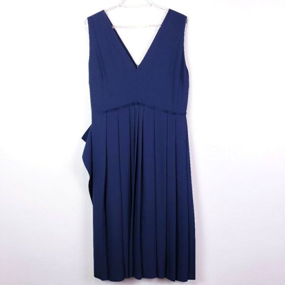 Lewit V-Neckline Midi Dress - Picture 2 of 11